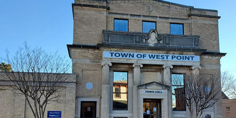 الواجهة الخارجية لويست بوينت