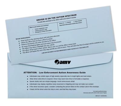 مغلف أزرق من الأمام والخلف يوضح أن السائق مصاب بالتوحد ويتضمن تعليمات للسائق ولسلطات إنفاذ القانون.